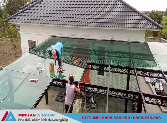 Lắp đặt Mái kính khung sắt cho các biệt thự tại Hà Giang cao cấp chất lượng