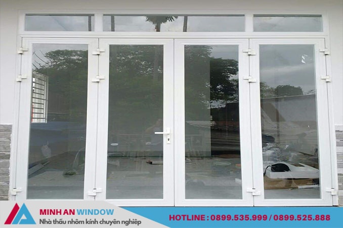 Mẫu cửa nhôm kính 4 cánh phòng khách biệt thự 1 Mẫu cửa nhôm kính 4 cánh phòng khách biệt thự 1