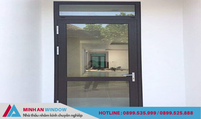 Mẫu cửa nhôm 1 cánh mở quay lắp đặt cho cửa ra ban công