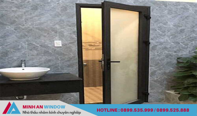 Mẫu cửa nhôm 1 cánh mở quay lắp đặt cho nhà vệ sinh