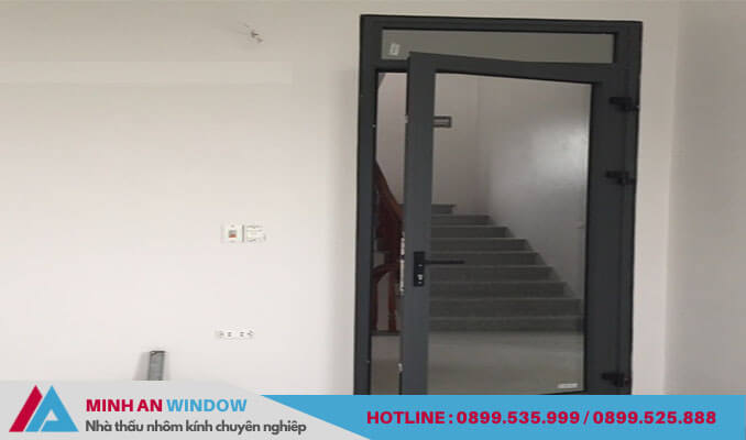 Mẫu cửa nhôm 1 cánh lắp đặt cho cửa thông phòng