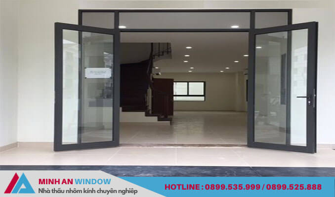 Mẫu cửa nhôm 2 cánh Minh An Window lắp đặt cho cửa chính