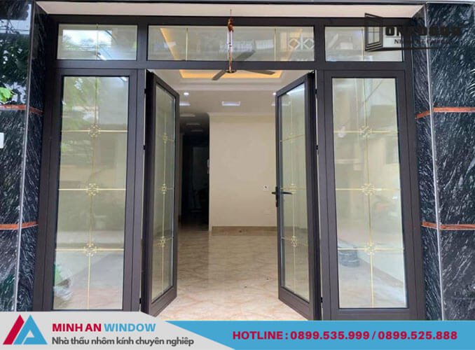 Mẫu cửa nhôm thanh 4 cánh mở quay sử dụng nan trang trí - Minh An Window thiết kế và lắp đặt Mẫu cửa nhôm thanh 4 cánh mở quay sử dụng nan trang trí - Minh An Window thiết kế và lắp đặt