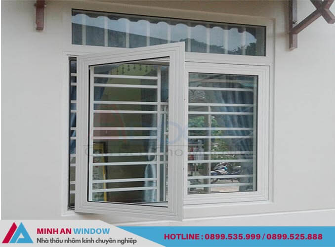 Mẫu cửa sổ nhôm Xingfa 2 cánh màu trắng có sử dụng khung sắt bảo vệ
