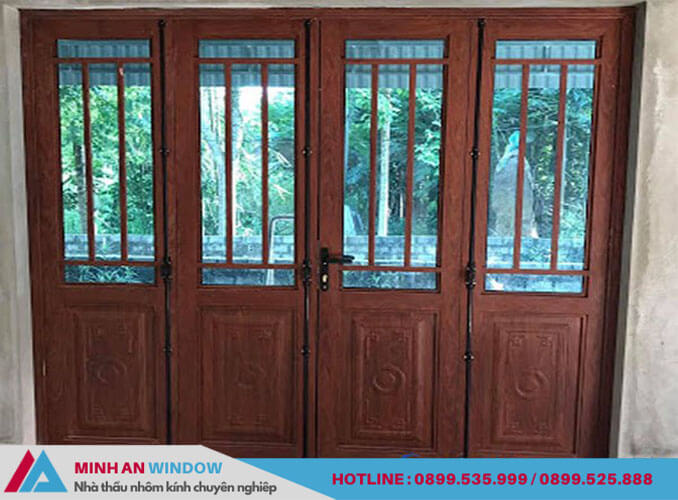 Mẫu cửa đi nhôm kính 4 cánh màu vân gỗ mở quay- Minh An Window thiết kế và lắp đặt