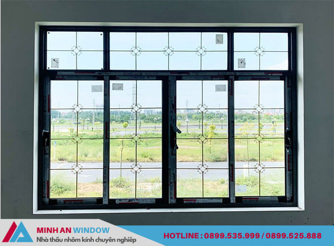 Mẫu cửa sổ nhôm Xingfa 4 cánh kết hợp với nan trang trí - Minh An Window thiết kế và lắp đặt