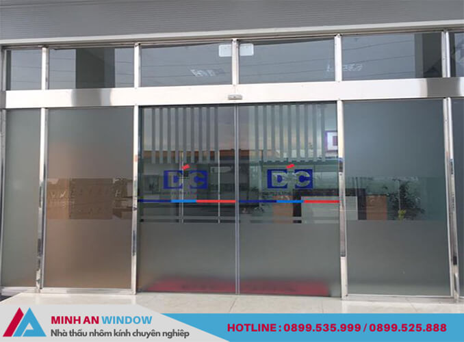 Mẫu cửa kính inox tự động - Minh An Window lắp đặt cho sảnh công ty