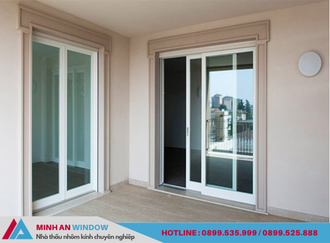 Mẫu cửa lùa ban công 2 cánh màu trắng Minh An Window lắp đặt cho nhà ở tại Long Biên (Hà Nội)