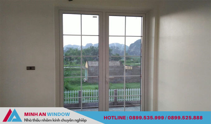 Mẫu cửa sổ nhôm kính 2 cánh có khung sắt bảo vệ - Minh An Window thiết kế và lắp đặt
