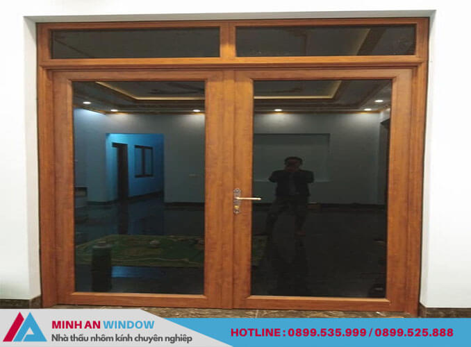 Mẫu cửa nhôm kính 2 cánh màu vân gỗ - Minh An Window thiết kế