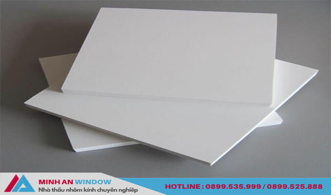 Mẫu tấm nhựa phẳng Composite màu trắng thông dụng trên thị trường