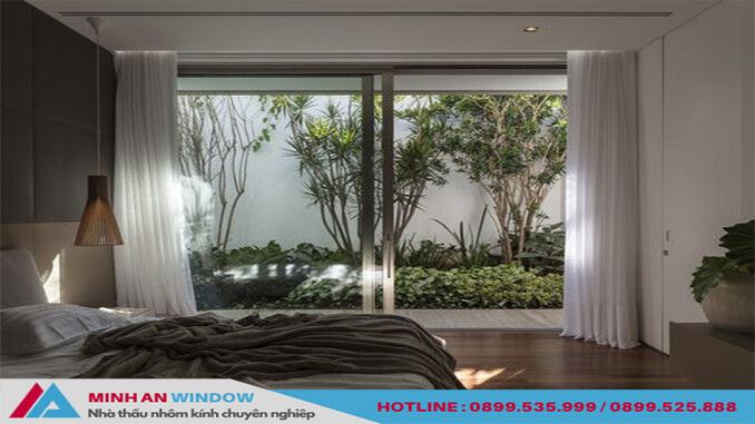 Cửa nhôm kính phòng ngủ 2 cánh lùa cho các biệt thự Sân Vườn tại Hải Phòng - Minh An Window đã lắp đặt