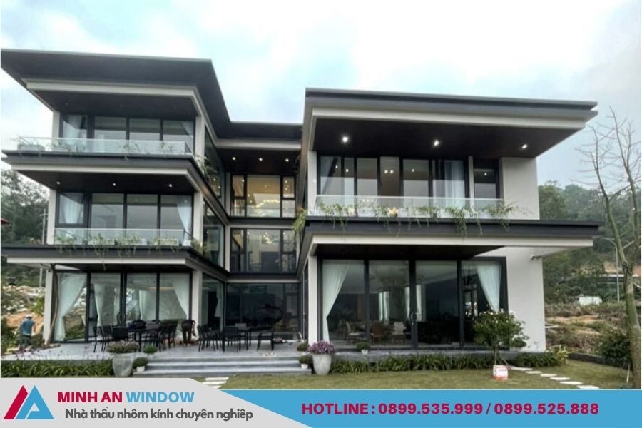 Homestay Tam Đảo sử dụng nhôm Xingfa cho toàn bộ căn hộ, từ tầng 1 đến tầng 4, ngoài ra các vách ở trung tâm cũng sử dụng nhôm Xingfa. Tạo cảm giác đồng bộ, cực kì sang trọng. - Hình ảnh Homestay Tam Đảo (Công trình Minh An Window làm nhà thầu về hạng mục nhôm kính , dự án hoàn thiện năm cuối 2024) Homestay Tam Đảo sử dụng nhôm Xingfa cho toàn bộ căn hộ, từ tầng 1 đến tầng 4, ngoài ra các vách ở trung tâm cũng sử dụng nhôm Xingfa. Tạo cảm giác đồng bộ, cực kì sang trọng. - Hình ảnh Homestay Tam Đảo (Công trình Minh An Window làm nhà thầu về hạng mục nhôm kính , dự án hoàn thiện năm cuối 2024)