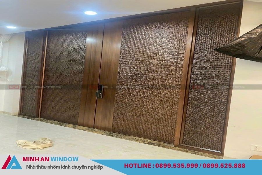 Cửa nhôm tấm cn màu truyền thống đẹp - Hình ảnh Gates