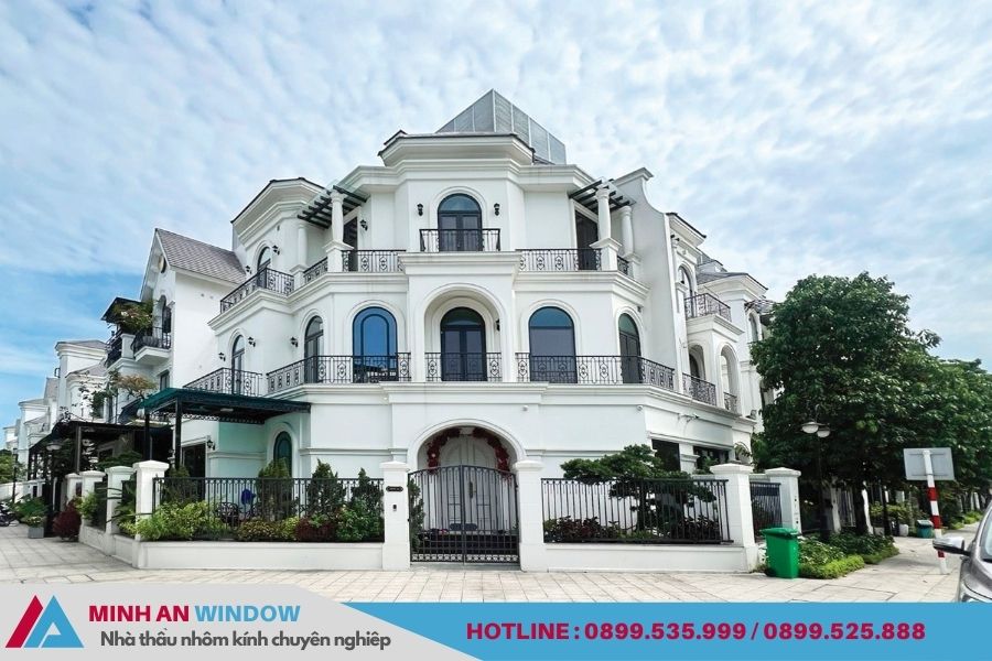 Biệt thự hiện đại với cửa nhôm kính cao cấp
